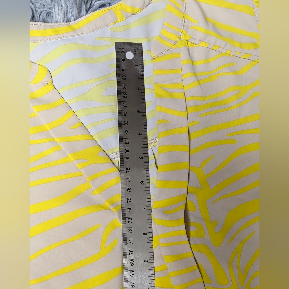 Zebra Animal Print XL Yellow and Tan Puff Sleeve with V-Neck Top - Picture 7 of 9